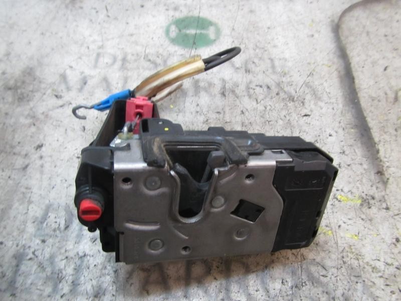 Recambio de cerradura puerta trasera derecha para opel zafira b 1.9 cdti referencia OEM IAM   