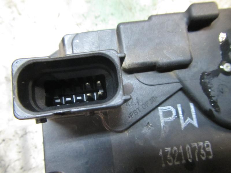 Recambio de cerradura puerta trasera derecha para opel zafira b 1.9 cdti referencia OEM IAM   