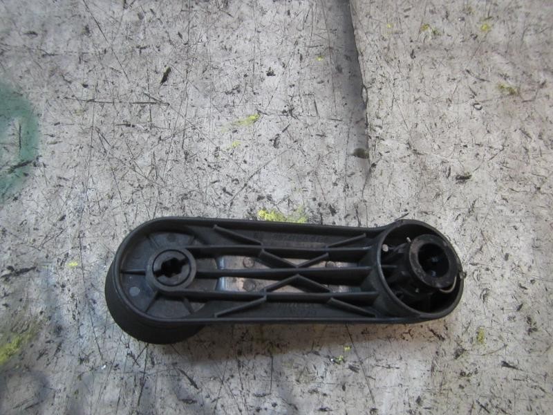 Recambio de maneta elevalunas trasera derecha para opel zafira b 1.9 cdti referencia OEM IAM   