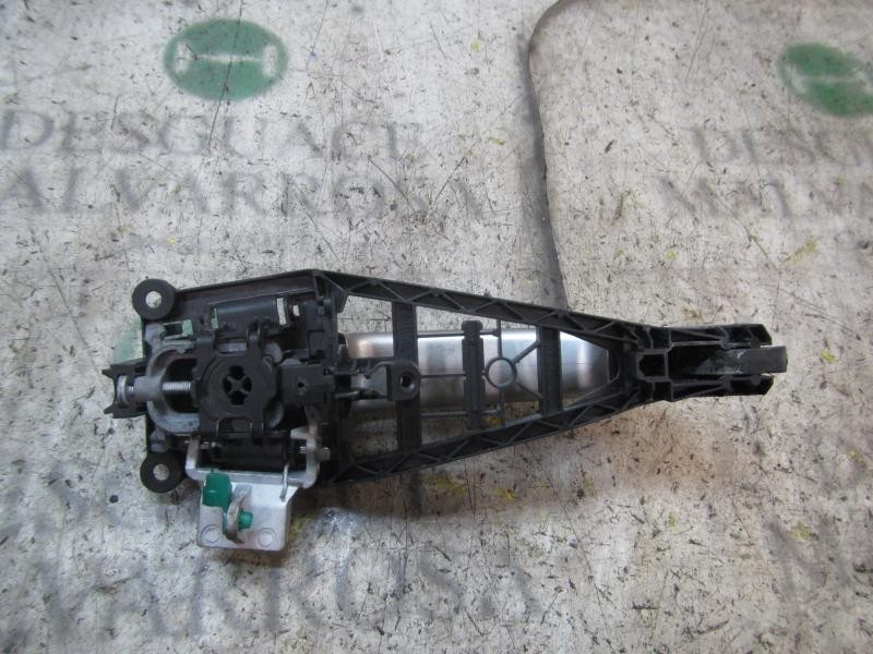 Recambio de maneta exterior trasera derecha para opel zafira b 1.9 cdti referencia OEM IAM   