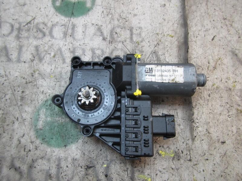 Recambio de motor elevalunas delantero derecho para opel zafira b 1.9 cdti referencia OEM IAM   