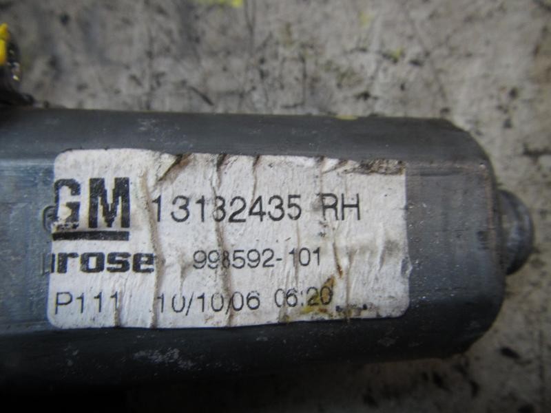 Recambio de motor elevalunas delantero derecho para opel zafira b 1.9 cdti referencia OEM IAM   