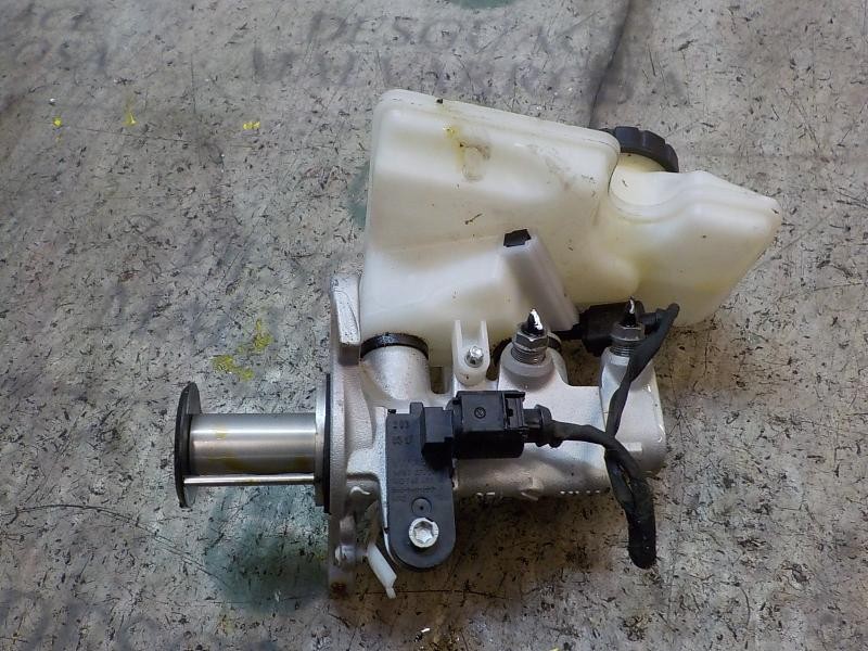 Recambio de bomba freno para seat ibiza (kj1) style referencia OEM IAM 2Q1611019  