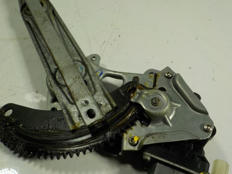 Recambio de elevalunas delantero izquierdo para nissan micra (k13) 1.2 cat referencia OEM IAM 807211HB0A 827311HB1A 