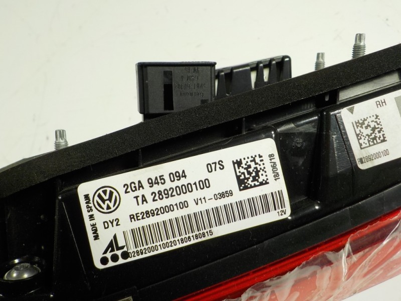 Recambio de piloto trasero derecho interior para volkswagen t-roc advance style referencia OEM IAM  2GA945094 