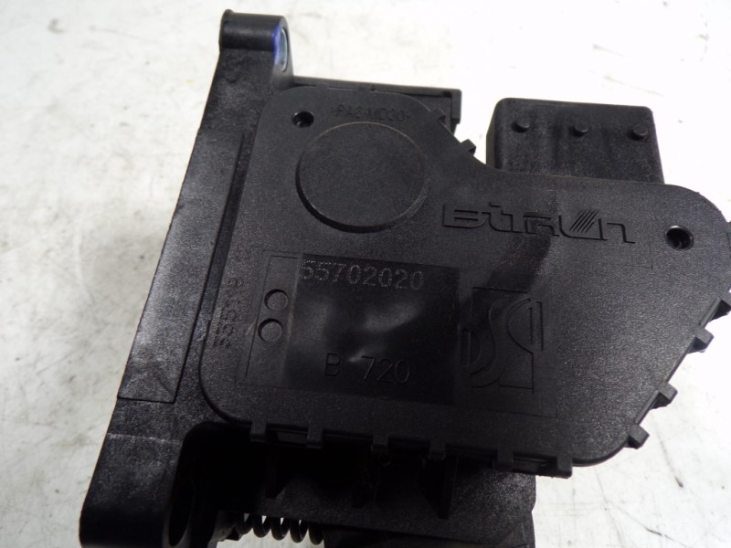 Recambio de potenciometro pedal para alfa romeo mito (145) 1.4 8v cat referencia OEM IAM 55702020 55702020 