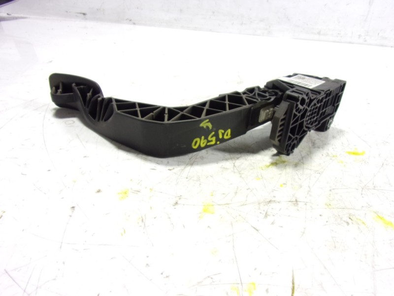 Recambio de potenciometro pedal para peugeot 208 (p2) 1.2 puretech referencia OEM IAM 9827704480 9827704480 