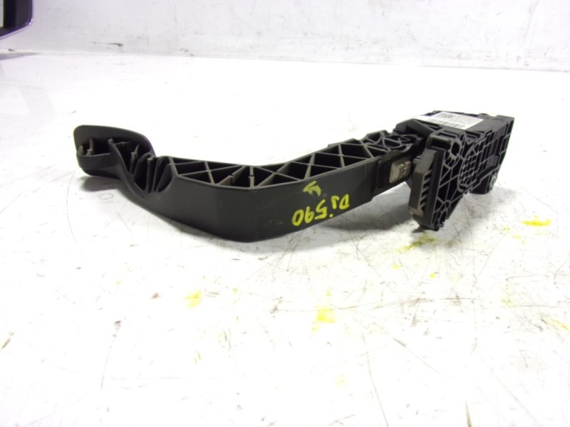 Recambio de potenciometro pedal para peugeot 208 (p2) 1.2 puretech referencia OEM IAM 9827704480 9827704480 