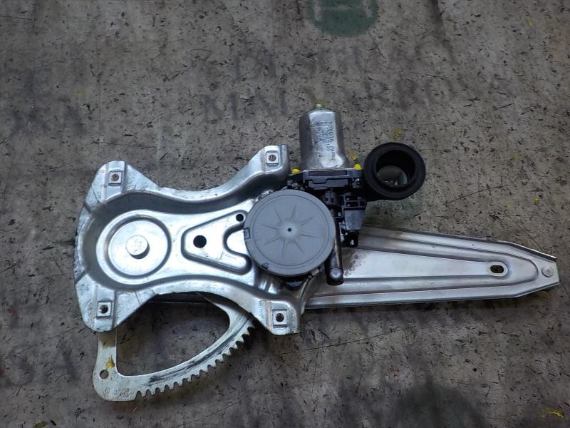 Recambio de elevalunas trasero derecho para toyota auris 2.0 d-4d cat referencia OEM IAM 6983002240  