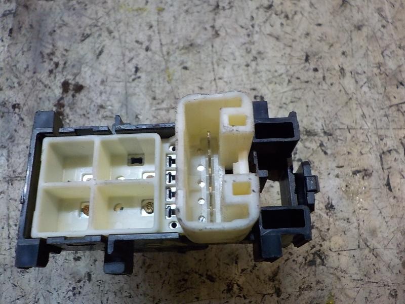 Recambio de mando elevalunas delantero derecho para toyota auris 2.0 d-4d cat referencia OEM IAM 848100D030  