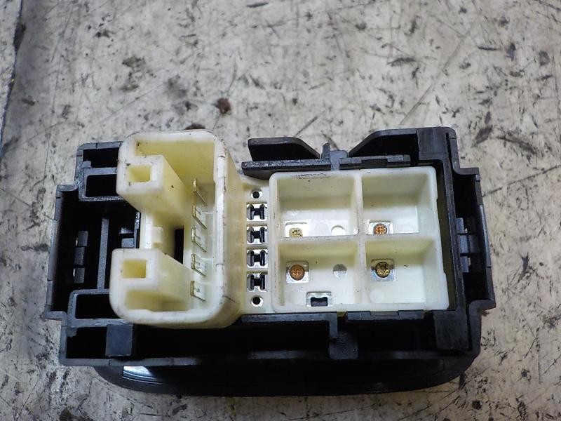 Recambio de mando elevalunas trasero derecho para toyota auris 2.0 d-4d cat referencia OEM IAM 848100D030  