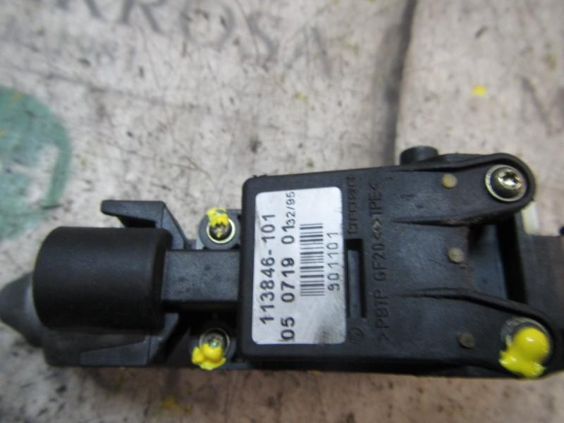 Recambio de motor elevalunas delantero derecho para audi a4 berlina (b5) 1.9 tdi referencia OEM IAM   