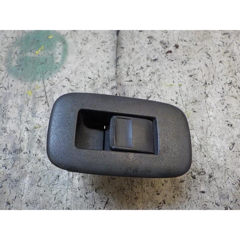 Recambio de mando elevalunas trasero izquierdo para toyota auris 2.0 d-4d cat referencia OEM IAM 848100D030  