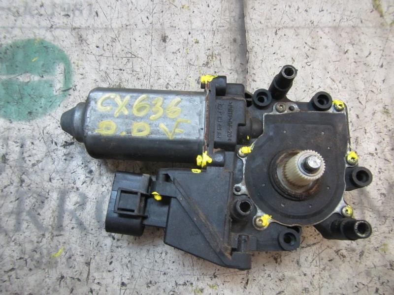 Recambio de motor elevalunas delantero derecho para audi a4 berlina (b5) 1.9 tdi referencia OEM IAM   