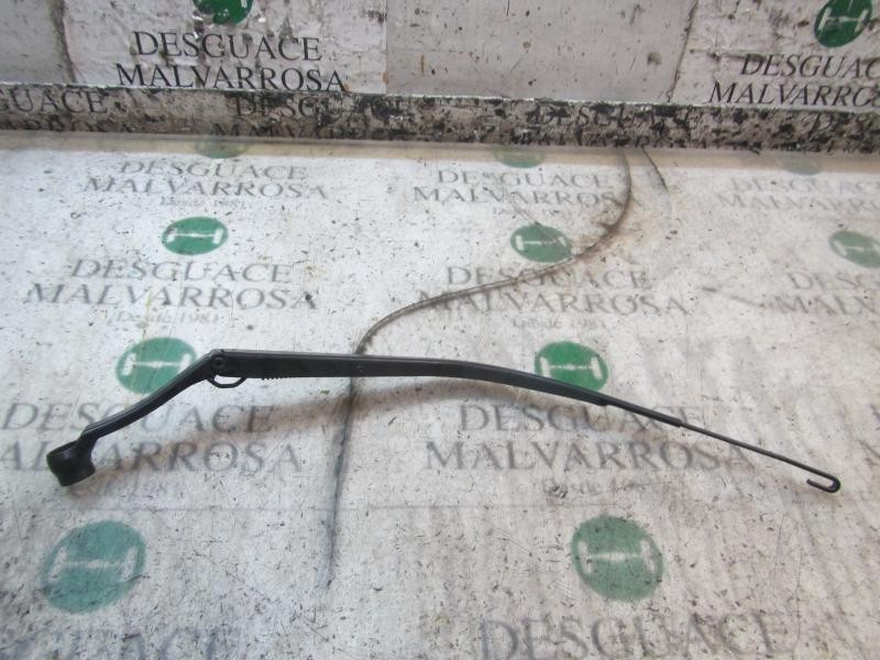 Recambio de brazo limpia delantero derecho para mitsubishi asx (ga0w) motion 2wd referencia OEM IAM 8250A172  