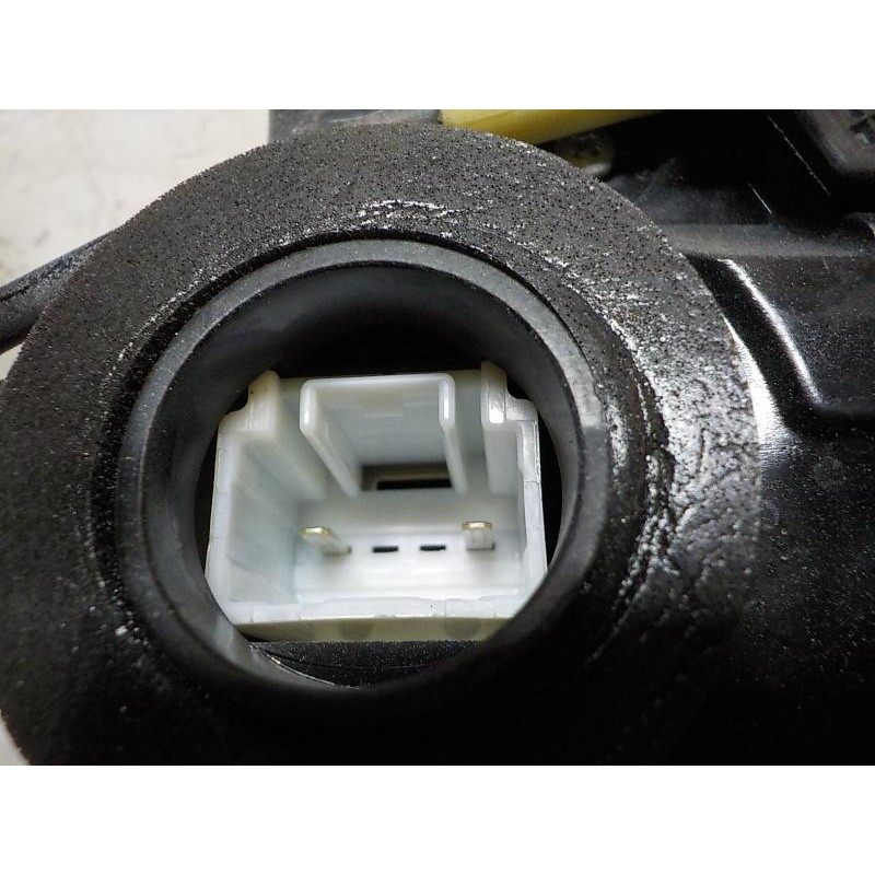 Recambio de cerradura puerta trasera derecha para toyota rav 4 2.0 d-4d cat referencia OEM IAM 6905042021  