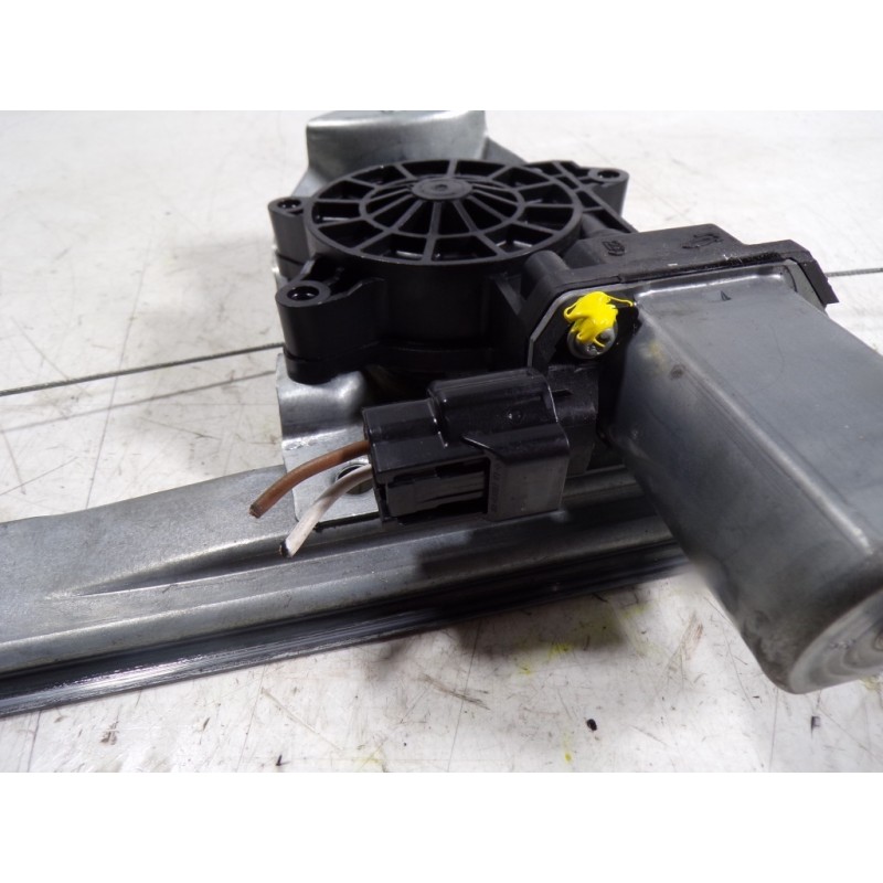 Recambio de elevalunas delantero derecho para dacia dokker express 1.6 16v 110 referencia OEM IAM 807209071R 128001471B 12800147