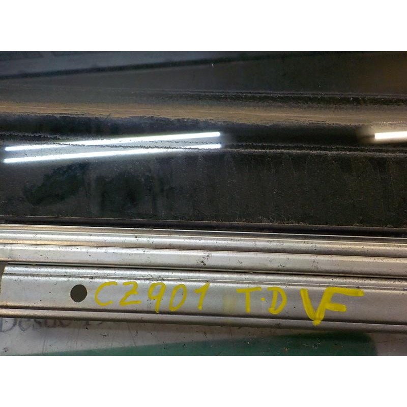 Recambio de cristal puerta trasero derecho para toyota rav 4 2.0 d-4d cat referencia OEM IAM 6811342150  