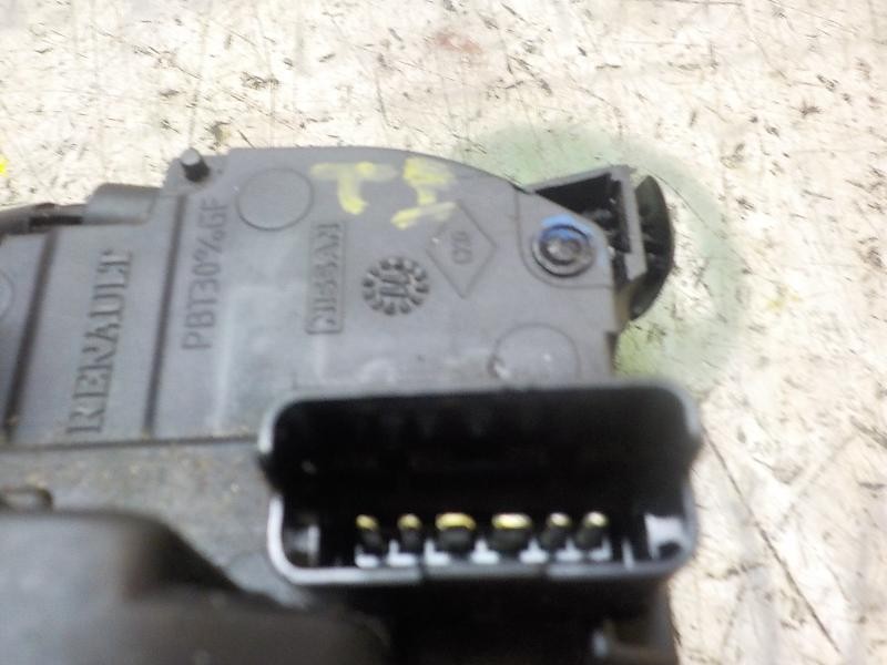 Recambio de cerradura puerta trasera izquierda para renault scenic iii 1.5 dci diesel fap referencia OEM IAM 825030032R  