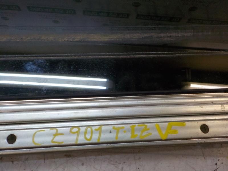 Recambio de cristal puerta trasero izquierdo para toyota rav 4 2.0 d-4d cat referencia OEM IAM 6811442150  