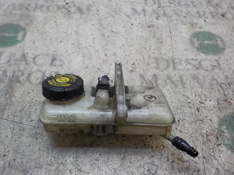 Recambio de deposito servo para renault scenic iii 1.5 dci diesel fap referencia OEM IAM 460910004R  