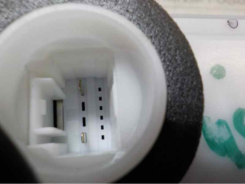 Recambio de cerradura puerta delantera derecha para toyota aygo 1.0 vvti referencia OEM IAM 6903002520  