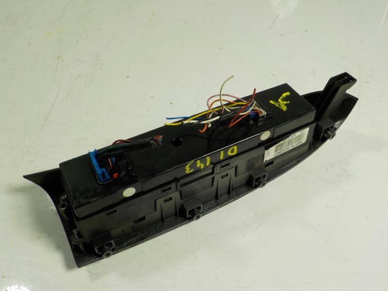 Recambio de mando elevalunas delantero izquierdo para kia carnival 2.9 crdi cat referencia OEM IAM  935704D3200T 