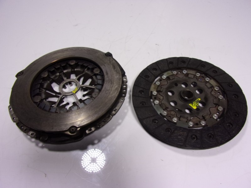 Recambio de kit embrague para volkswagen t6 transporter 2.0 tdi referencia OEM IAM 03L141015N 03L141031L 