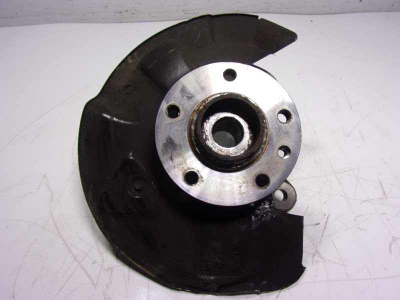 Recambio de mangueta delantera derecha para volkswagen t6 transporter 2.0 tdi referencia OEM IAM 7H0407257G  7H0498611