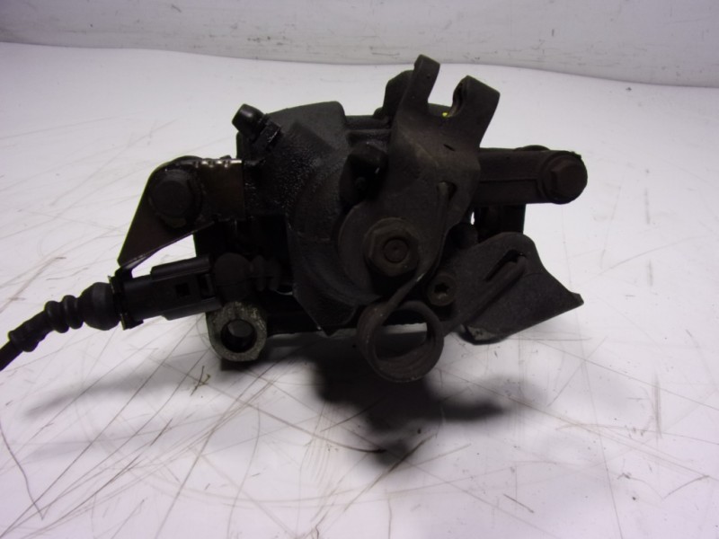 Recambio de pinza freno trasera derecha para volkswagen t6 transporter 2.0 tdi referencia OEM IAM 7H0615424A  