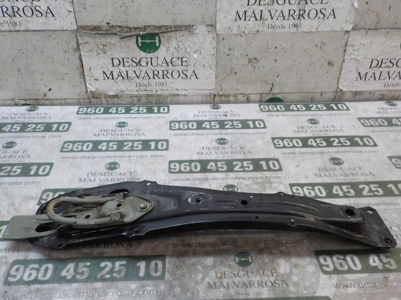 Recambio de travesaño inferior para toyota corolla (e12) 2.0 turbodiesel cat referencia OEM IAM   