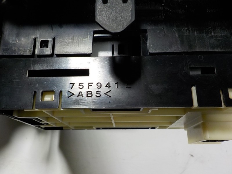 Recambio de modulo electronico para lexus is 300h referencia OEM IAM 8478053100 75F941L 