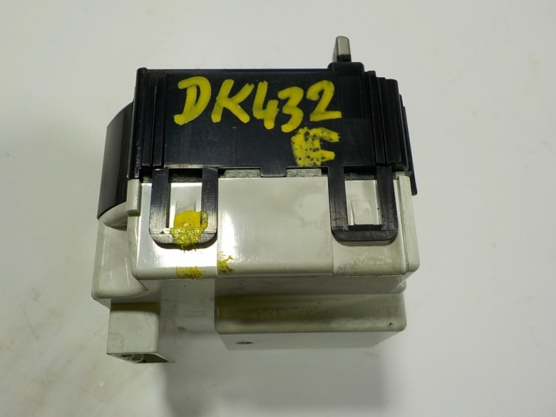 Recambio de modulo electronico para lexus is 300h referencia OEM IAM 8391053132 8391053132 