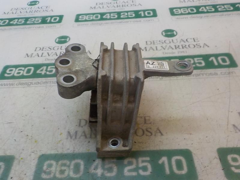 Recambio de soporte motor derecho para opel insignia berlina selective referencia OEM IAM 13227717  