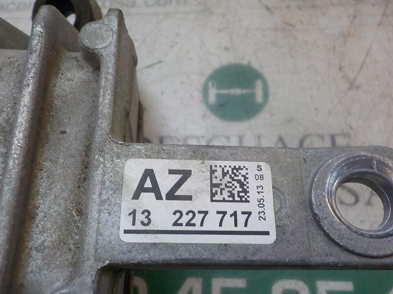 Recambio de soporte motor derecho para opel insignia berlina selective referencia OEM IAM 13227717  