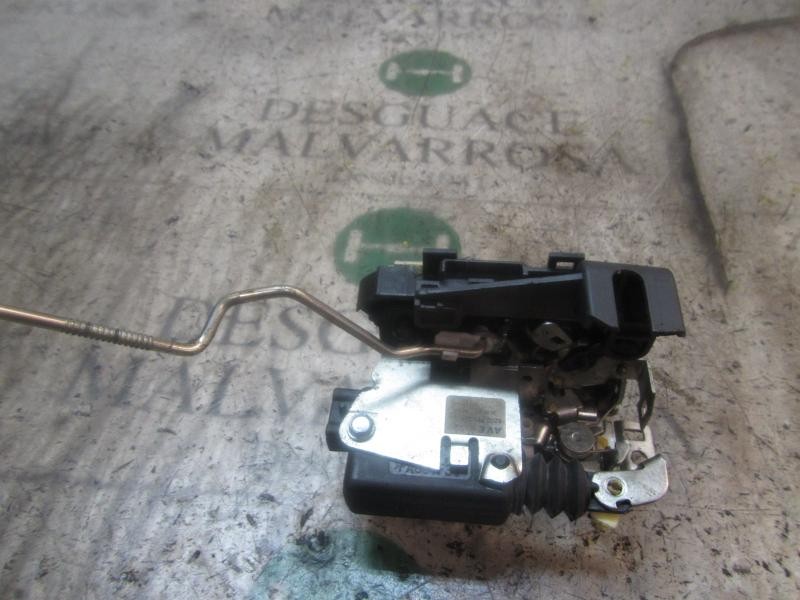 Recambio de cerradura puerta delantera derecha para dacia sandero ambiance referencia OEM IAM 8200735224  