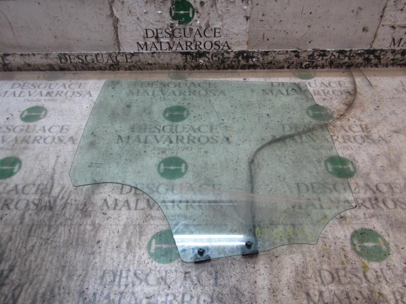 Recambio de cristal puerta trasero derecho para dacia sandero ambiance referencia OEM IAM 8200733046  