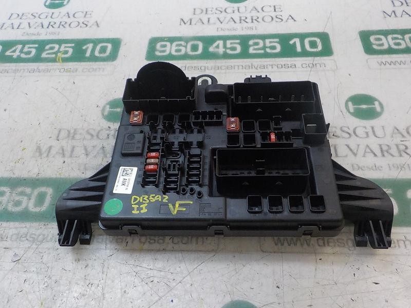 Recambio de caja reles / fusibles para opel insignia berlina selective referencia OEM IAM 22737768  