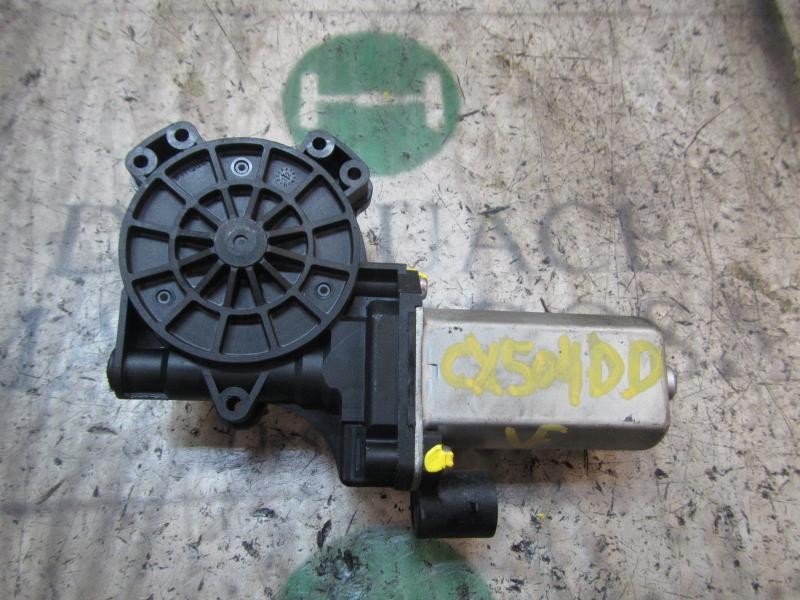 Recambio de motor elevalunas delantero derecho para dacia sandero ambiance referencia OEM IAM 8200733828  
