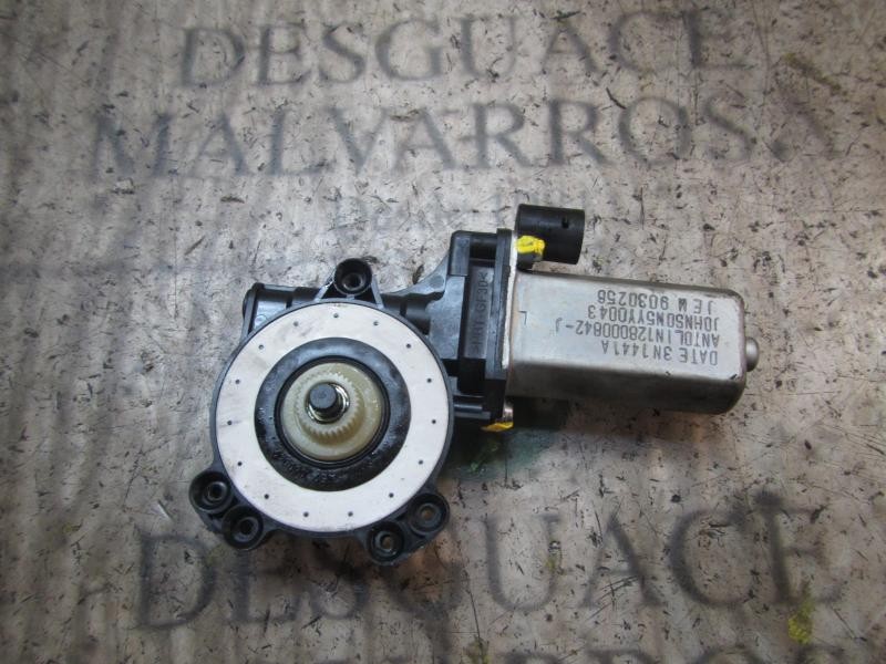 Recambio de motor elevalunas delantero derecho para dacia sandero ambiance referencia OEM IAM 8200733828  