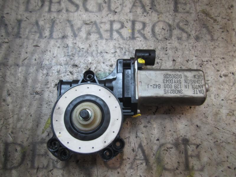 Recambio de motor elevalunas trasero derecho para dacia sandero ambiance referencia OEM IAM 8200733832  