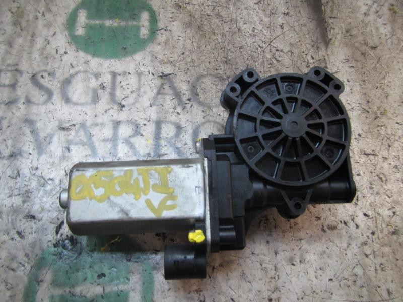 Recambio de motor elevalunas trasero izquierdo para dacia sandero ambiance referencia OEM IAM 8200733833  