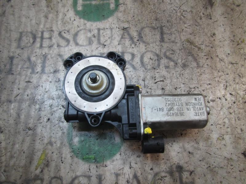 Recambio de motor elevalunas trasero izquierdo para dacia sandero ambiance referencia OEM IAM 8200733833  