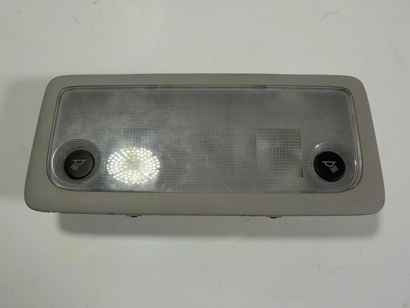 Recambio de piloto interior para lexus is 300h referencia OEM IAM 8136053030B0  