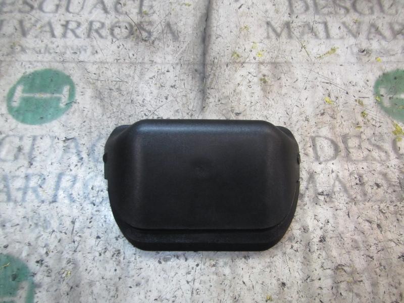 Recambio de piloto trasero central para dacia sandero ambiance referencia OEM IAM 8200734823  