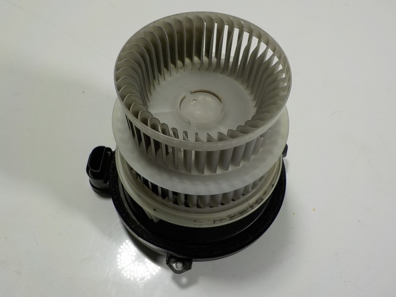 Recambio de motor calefaccion para lexus is 300h referencia OEM IAM 8710330471 01T23 
