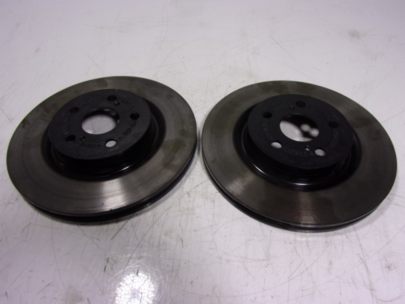 Recambio de disco freno delantero para toyota yaris 1.5 vvti hev referencia OEM IAM 43512K0010  