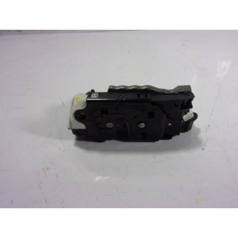 Recambio de cerradura puerta delantera derecha para skoda yeti 1.2 tsi referencia OEM IAM 5K1837016D 5E1837016 