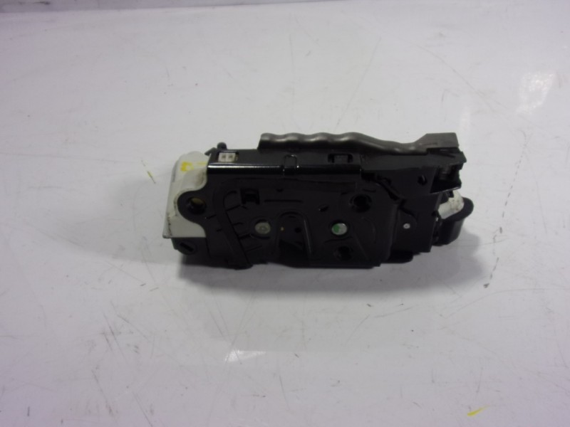 Recambio de cerradura puerta delantera derecha para skoda yeti 1.2 tsi referencia OEM IAM 5K1837016D 5E1837016 