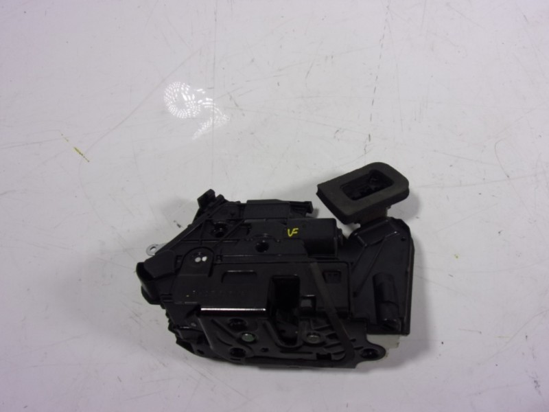 Recambio de cerradura puerta delantera derecha para skoda yeti 1.2 tsi referencia OEM IAM 5K1837016D 5E1837016 